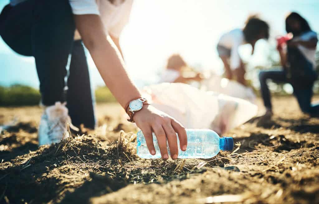 Succes van statiegeld: dit jaar ruim eenderde minder plastic flesjes gevonden op World Cleanup Day