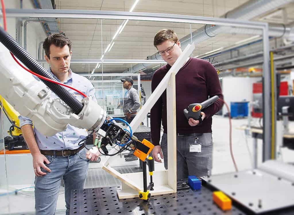 De maakindustrie moet aan de robot…